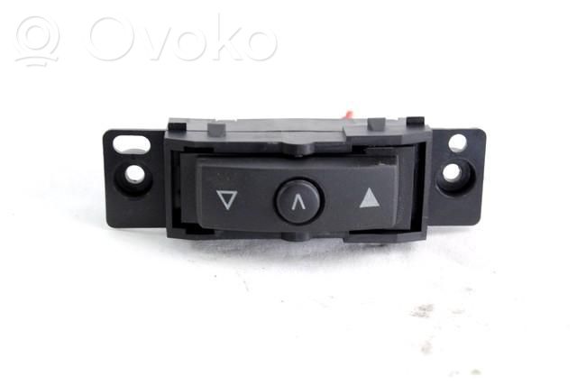 Tailgate opening switch   5KJ33TRMAA