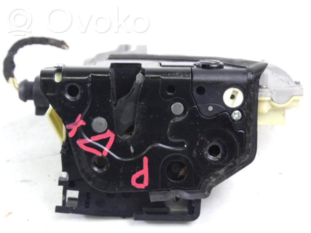 Volkswagen PASSAT B6 Zamek drzwi przednich 