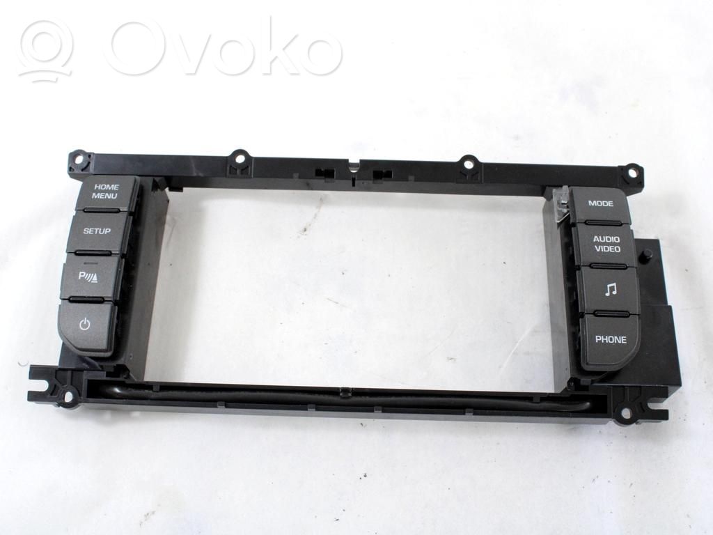 Radio / CD-Player / DVD-Player / Navigation   EJ3218C858EC