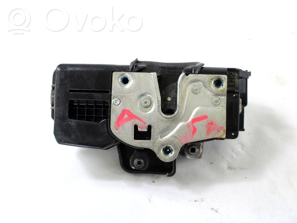 Chevrolet Captiva Front door lock 