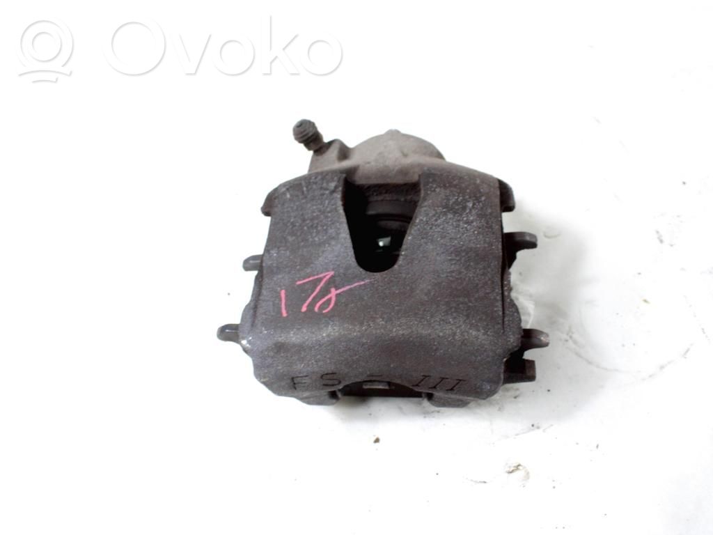 Volkswagen Polo IV 9N3 Zacisk hamulcowy przedni 