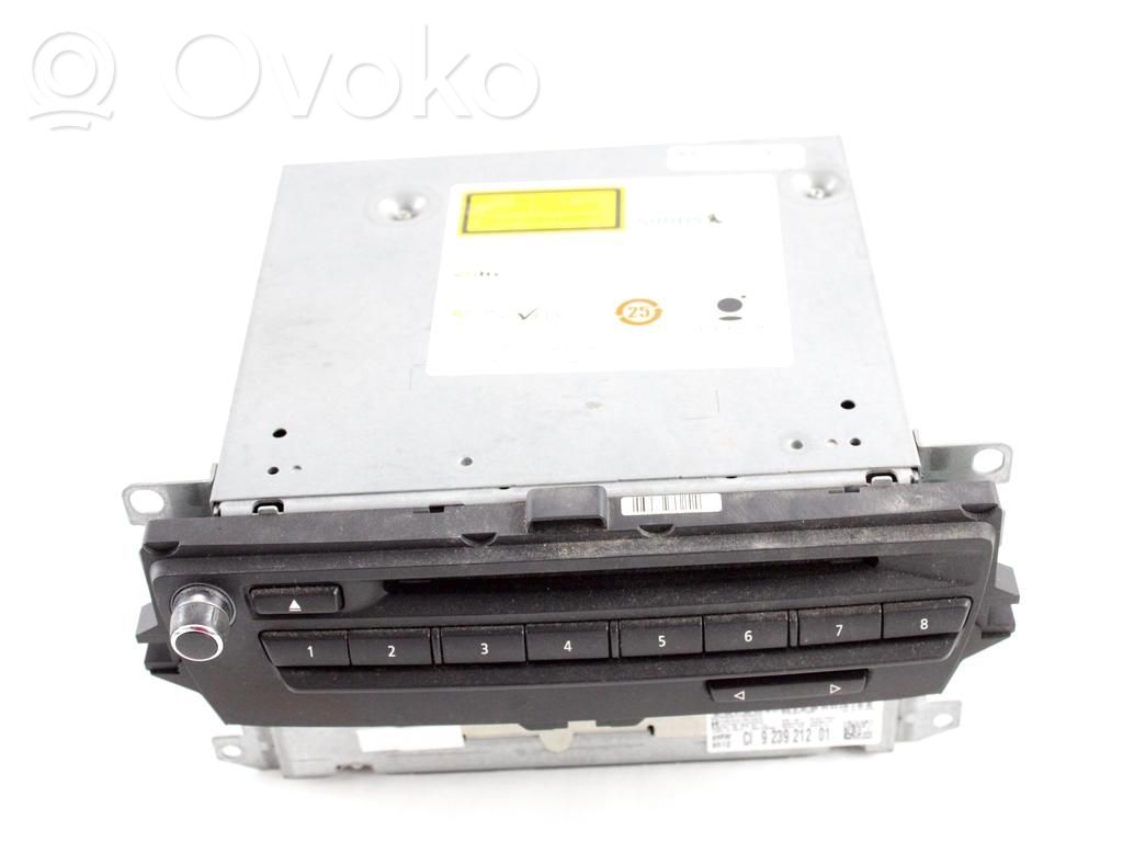 Toyota Yaris Panel / Radioodtwarzacz CD/DVD/GPS 