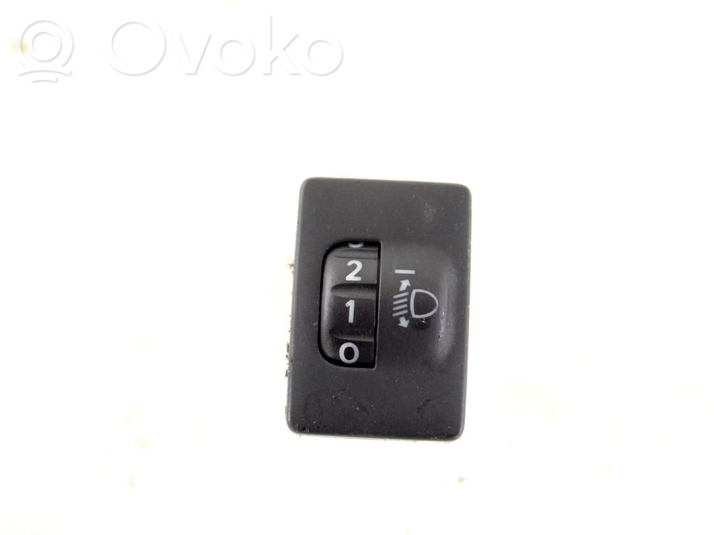 Toyota RAV 4 (XA40) Ajovalojen korkeuden säätökytkin