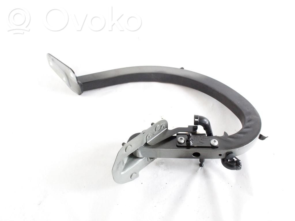 Jaguar XE Tailgate/trunk/boot hinge 