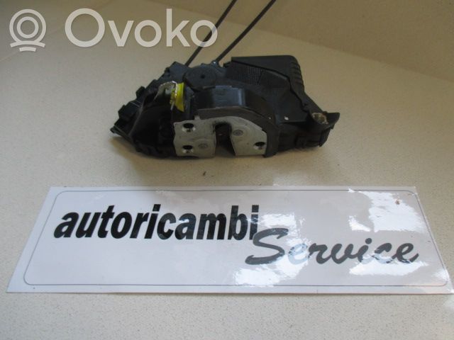 Toyota Yaris Cerradura de puerta delantera 