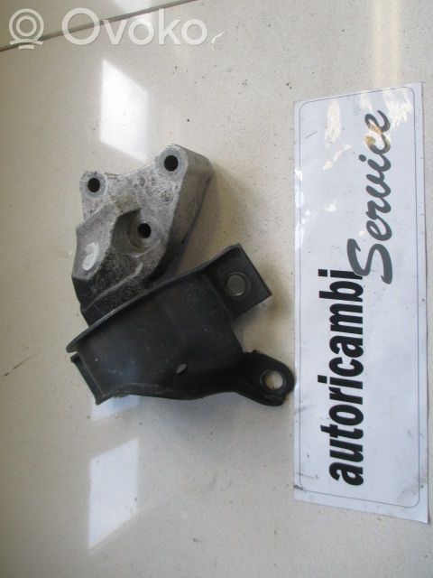 Engine mounting bracket   2360842A