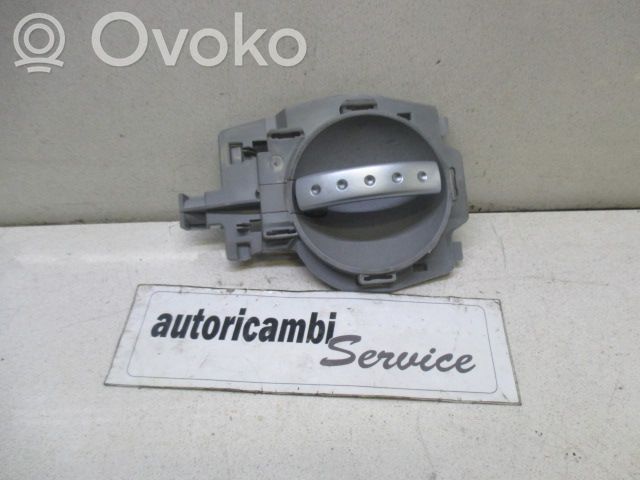 Manecilla interna puerta delantera   9647164977