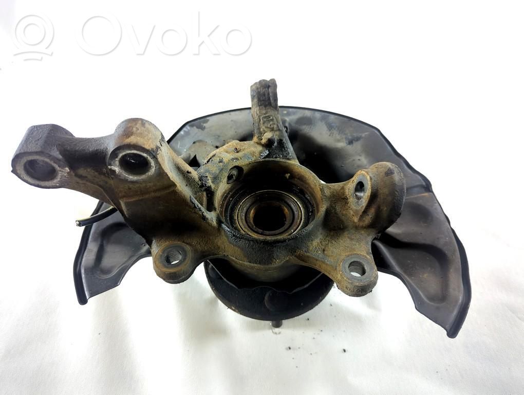 Toyota Avensis T250 Zwrotnica koła przedniego