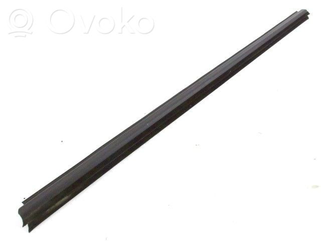 Listwa szyby czołowej / przedniej   05076874AB