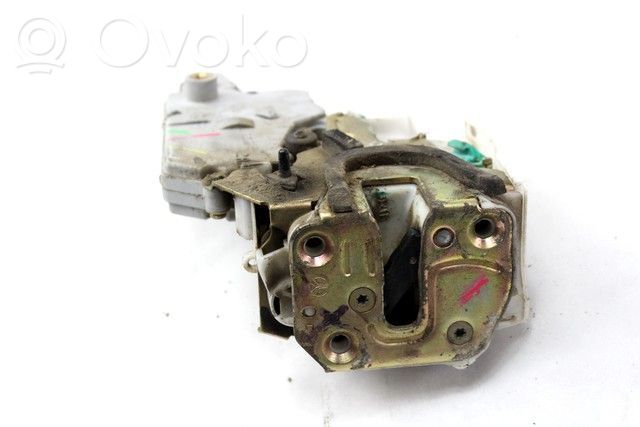 Nissan Primera Serratura portiera anteriore 