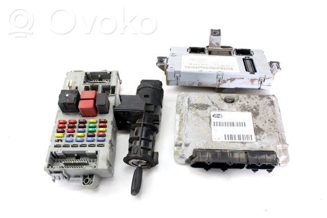 Fiat Doblo Juego de cerradura y set ECU del motor 