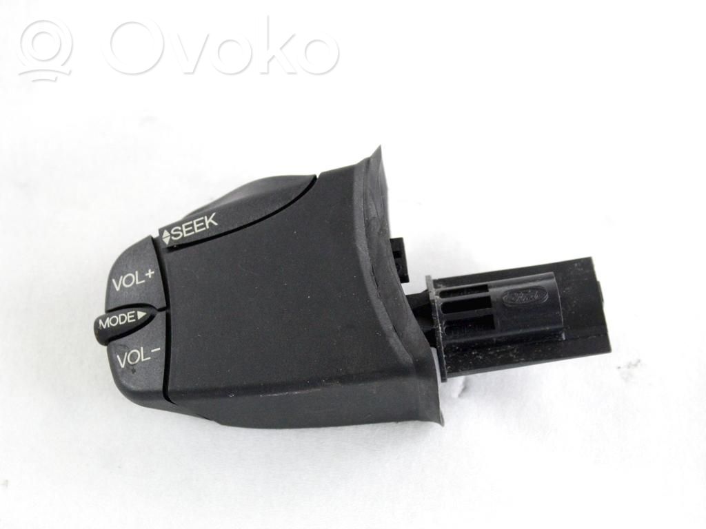 Boutons / interrupteurs volant   98AB14K147AD