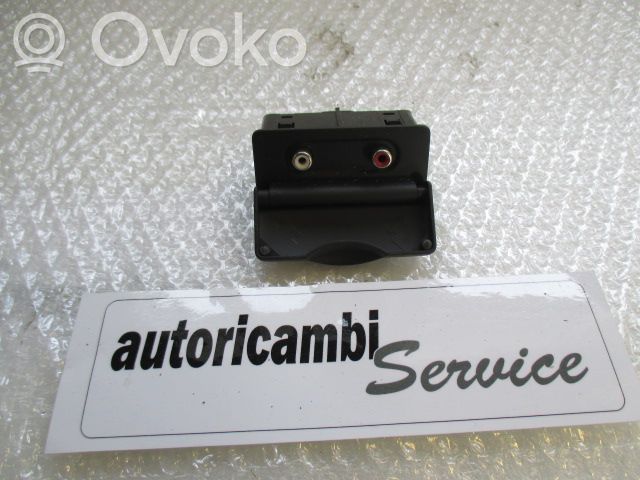 Enchufe conector USB   280230001RA