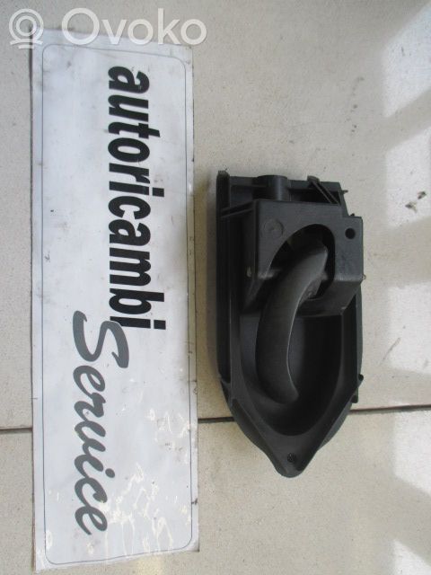 Manecilla interna puerta delantera   1066787