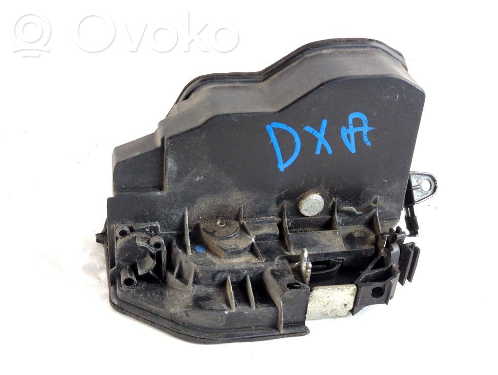 Rear door lock   7202146