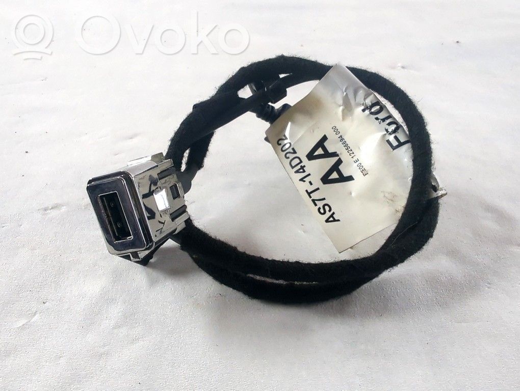 Enchufe conector USB   AS7T14D202AA