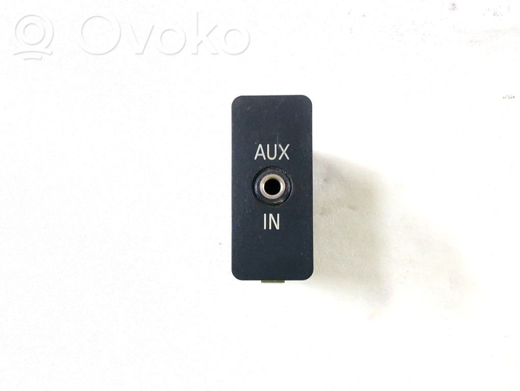 Gniazdo / Złącze USB   61316930561