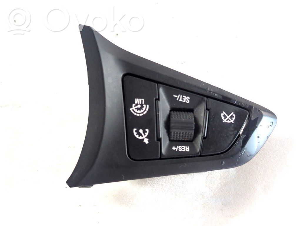 Opel Corsa E Boutons / interrupteurs volant