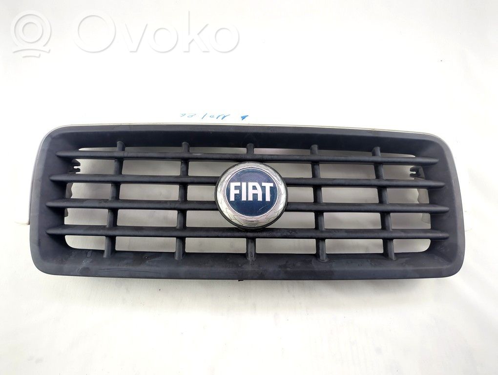 Fiat Scudo Grille calandre supérieure de pare-chocs avant