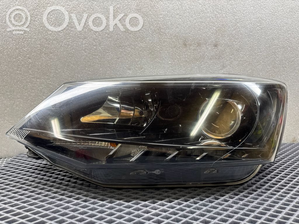 Skoda Fabia Mk3 (NJ) Lampa przednia 