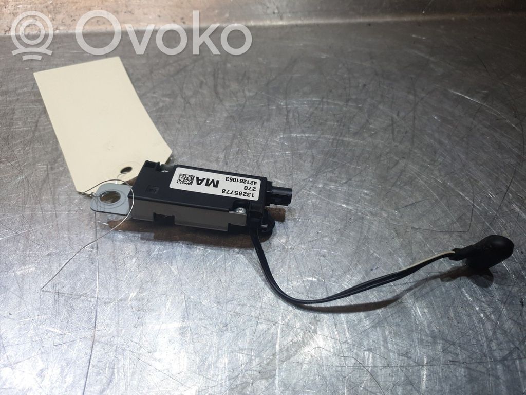 Opel Astra J Amplificatore 