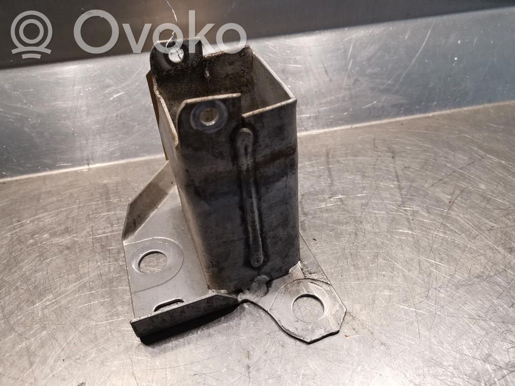 Renault Clio III Priekšpusē bampera sija / balka 