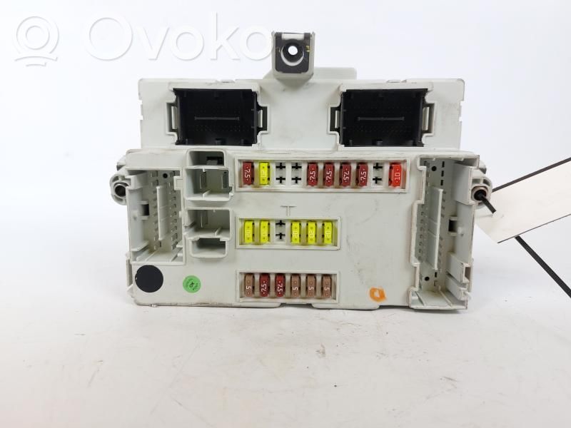 Inne komputery / moduły / sterowniki   51984084,51984084
