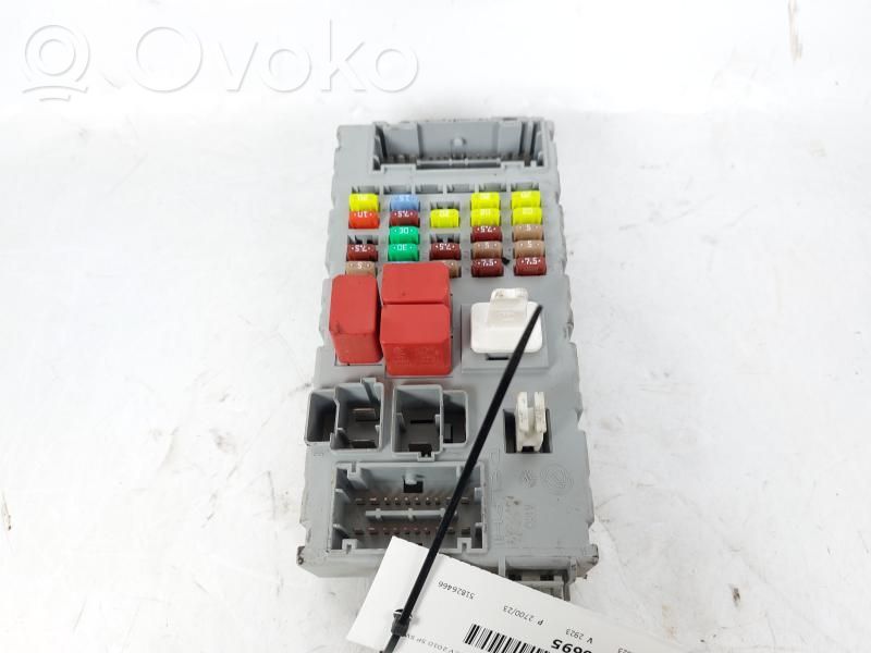 Lancia Delta Fuse module 