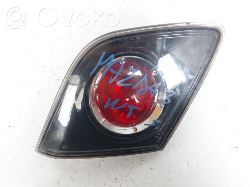 Mazda 3 I Aizmugurējais lukturis virsbūvē 