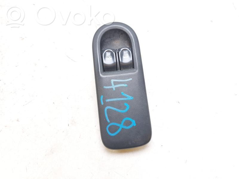 Renault Clio III Electric window control switch 