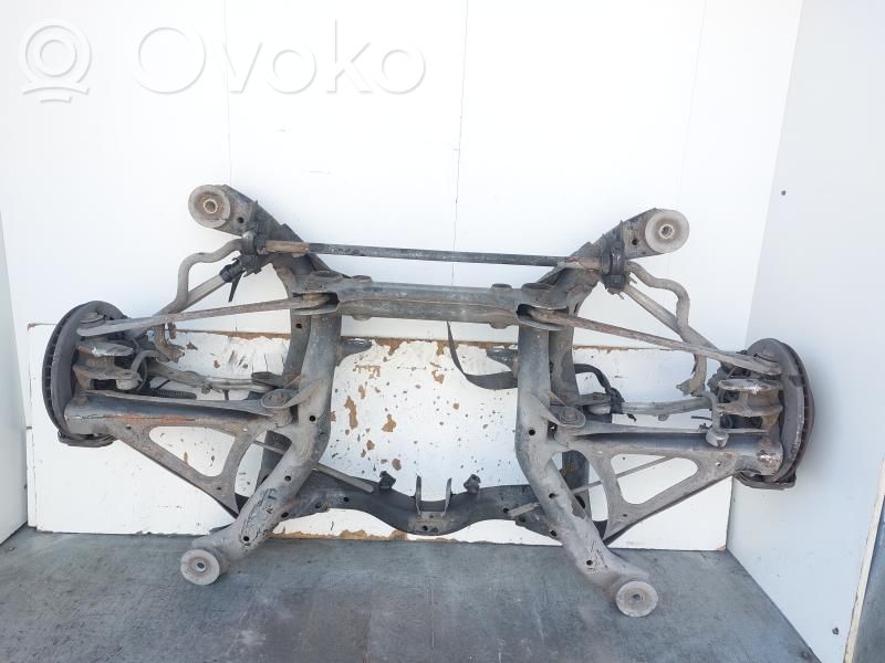 Audi Q7 4L Taka-akselin palkki 