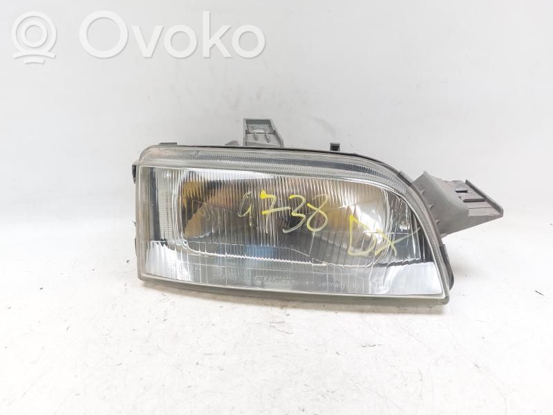 Fiat Punto (176) Lampa przednia 