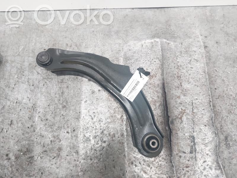 Renault Clio IV Рычаг 