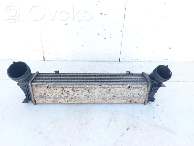 BMW 3 E90 E91 Välijäähdyttimen jäähdytin 