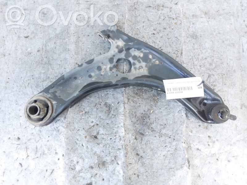 Toyota Yaris Dolny wahacz przedni 