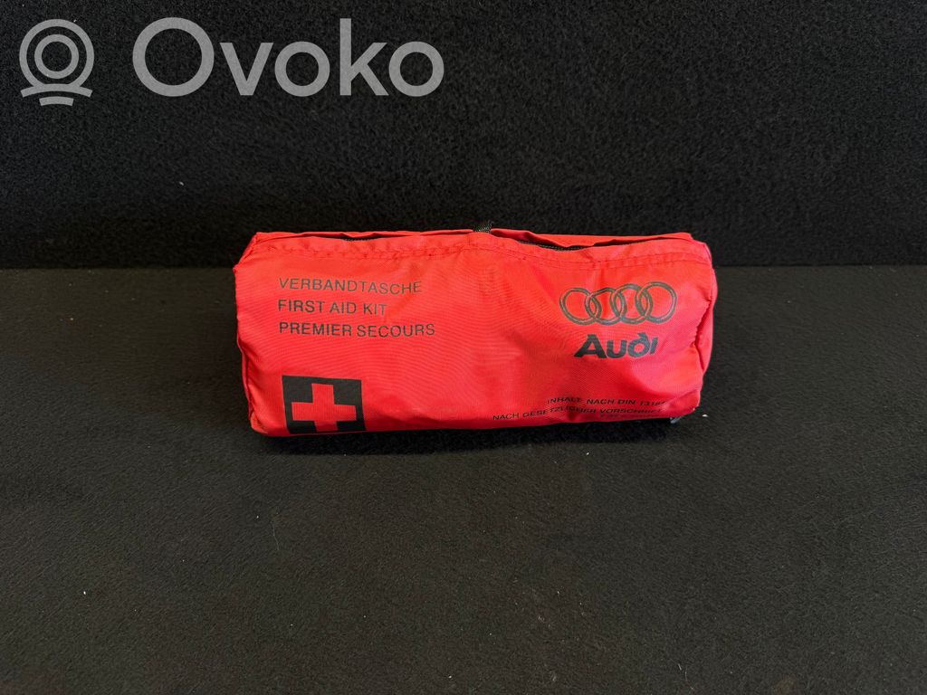 Audi A3 S3 8P First aid kit 