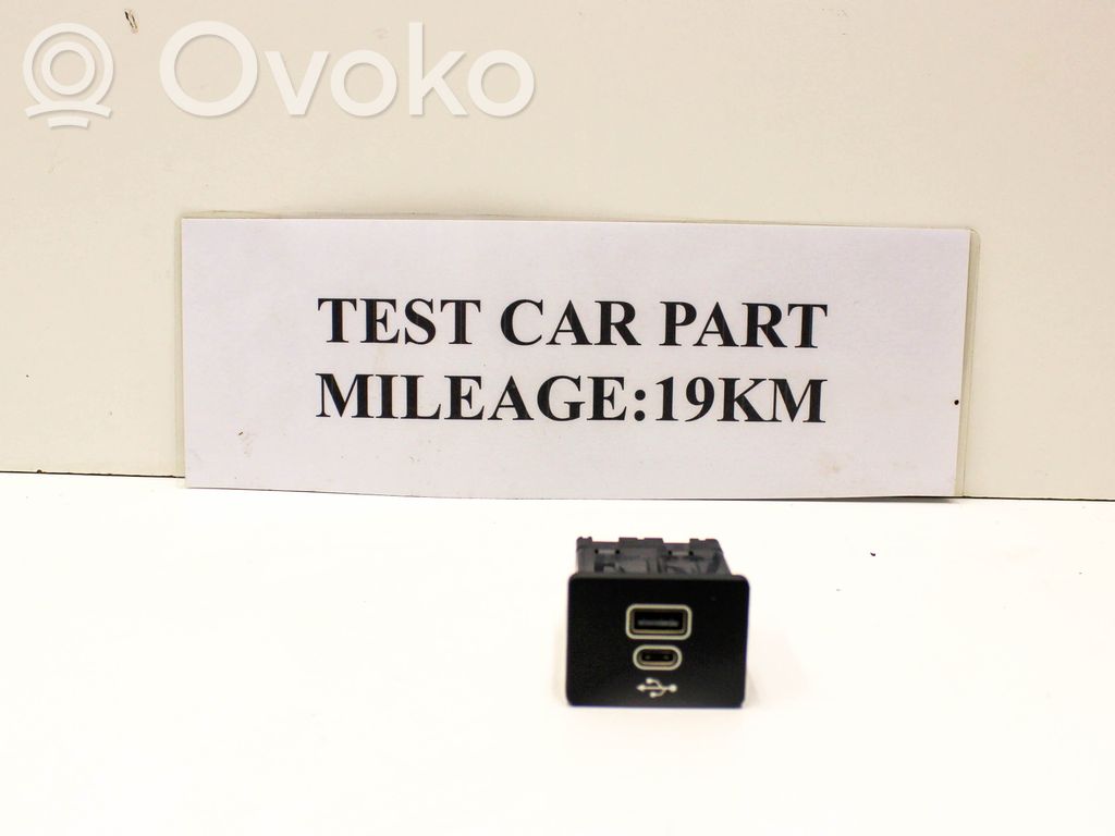 Ford Kuga III USB-pistokeliitin 