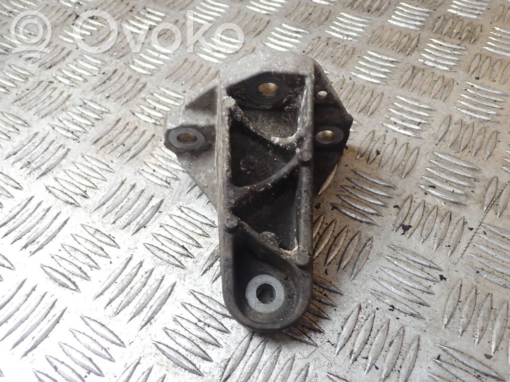 Engine mounting bracket   5R836061BA