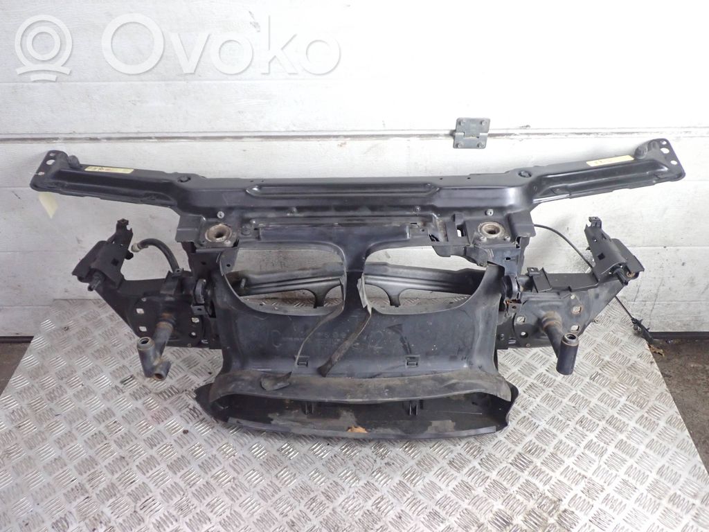 Pas przedni   8211467