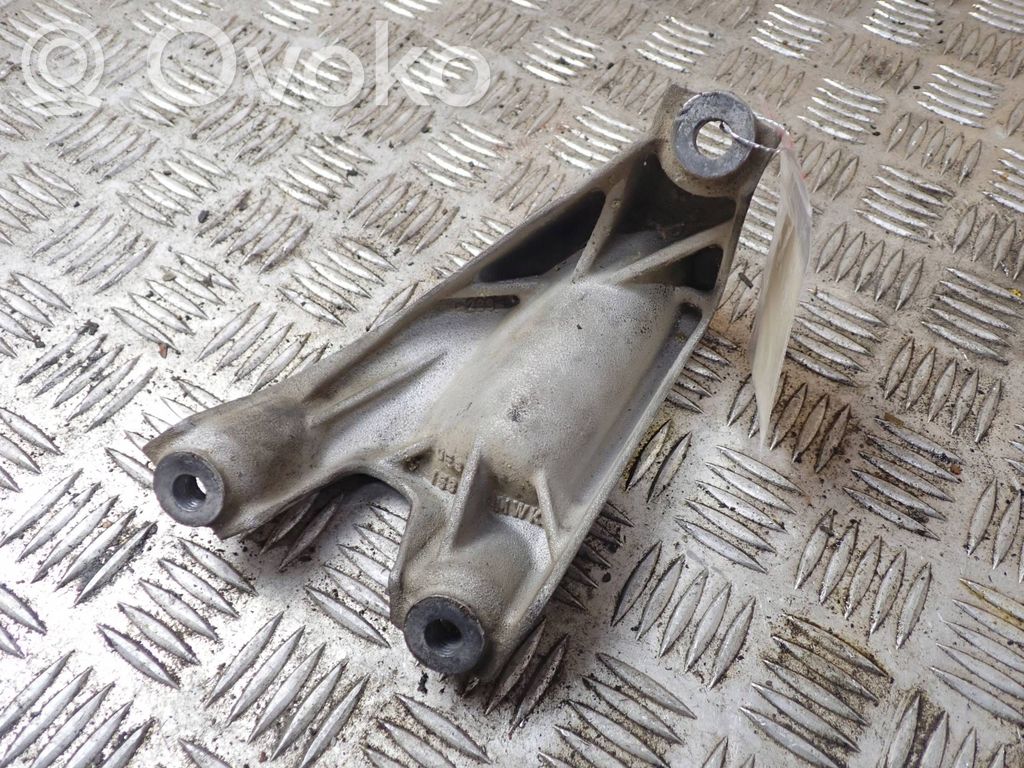 Audi A8 S8 D3 4E Engine mounting bracket 