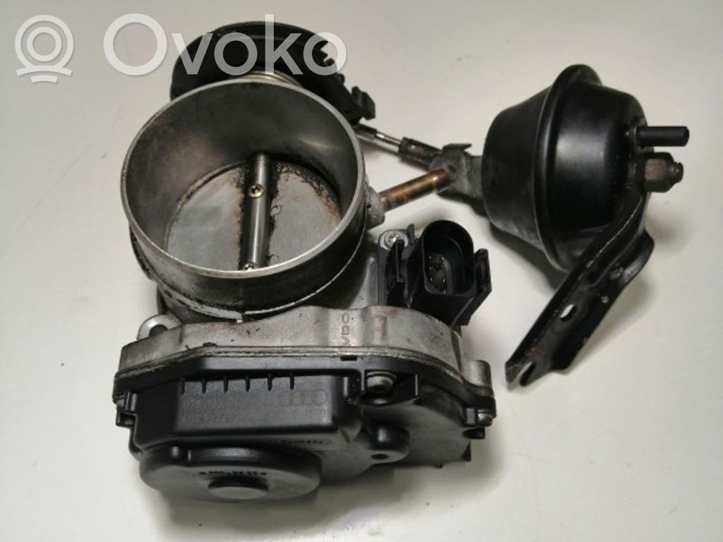 Audi A6 S6 C5 4B Droseļvārsts 