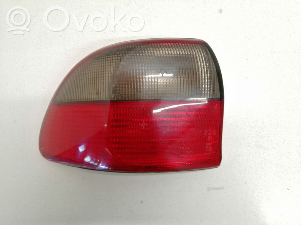 Opel Omega B1 Aizmugurējais lukturis virsbūvē 