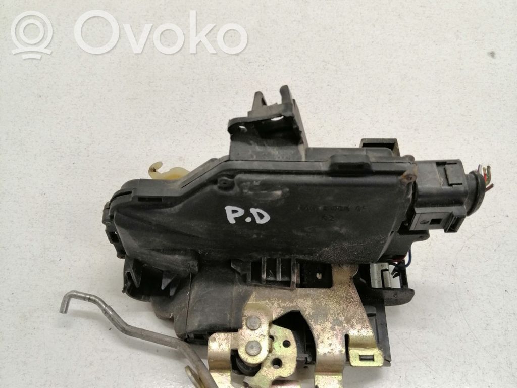 Audi A6 S6 C5 4B Priekinė durų spyna 