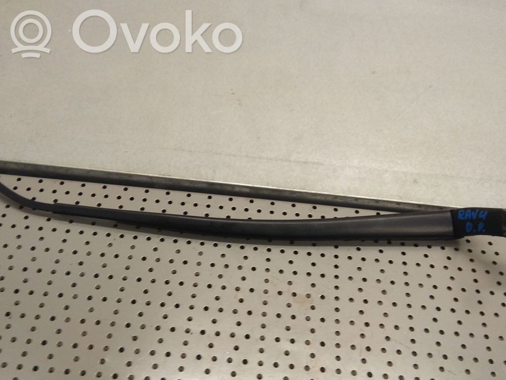 Toyota RAV 4 (XA30) Front wiper blade arm 