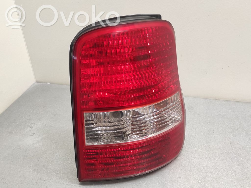 KIA Carnival Задний фонарь в кузове 