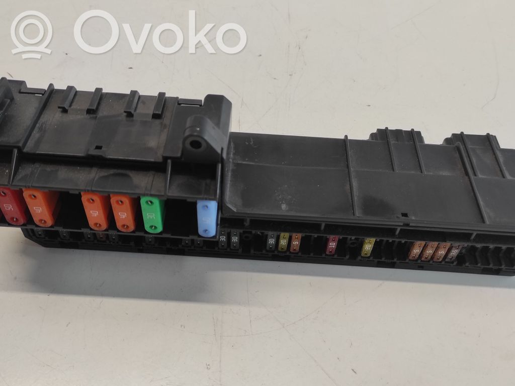 BMW 5 E60 E61 Saugiklių blokas 