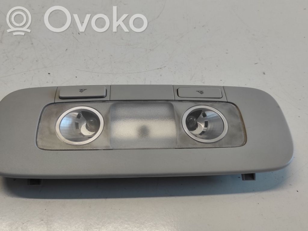 Volkswagen PASSAT B7 Luz del asiento trasero 