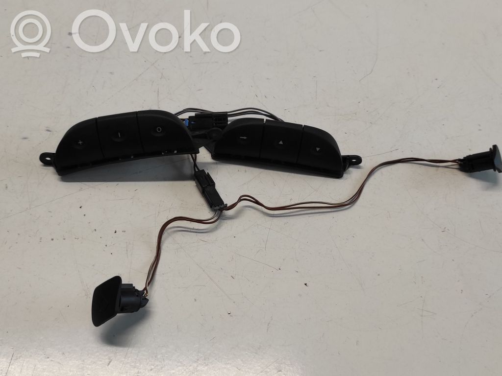 Opel Zafira A Steering wheel buttons/switches 