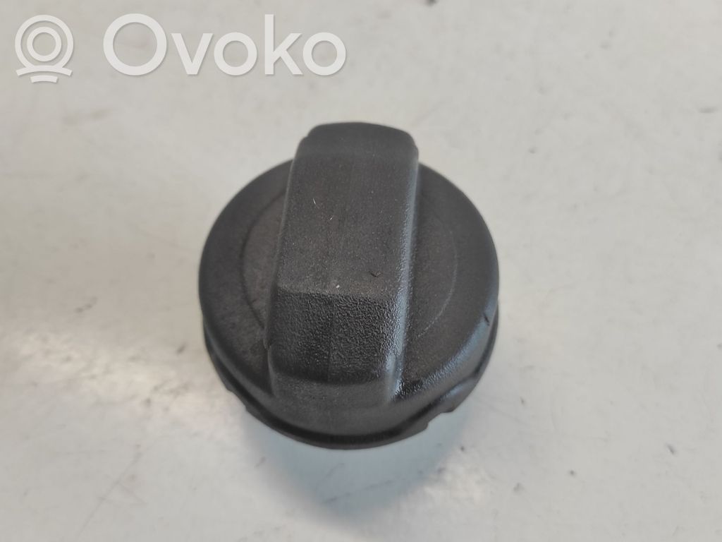 Audi A4 S4 B5 8D Fuel tank filler cap 