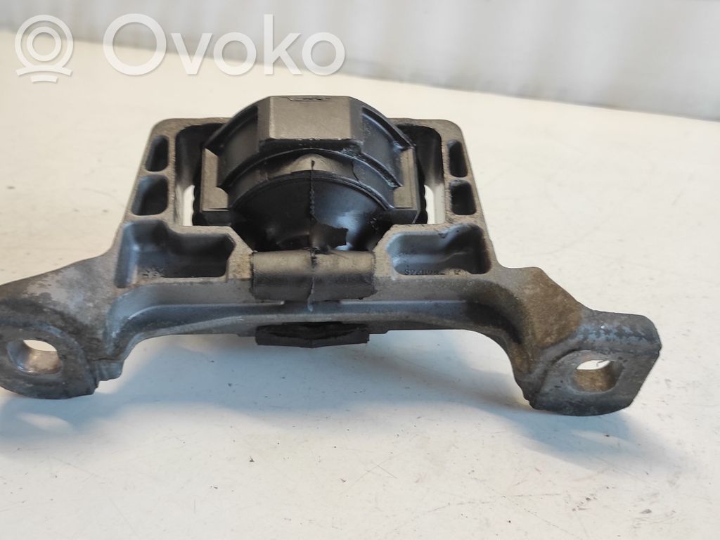 Ford Focus Engine mount bracket 